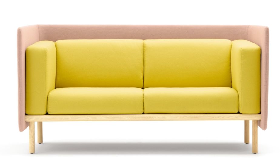 Gelbes Floater Sofa, ein modernes 2-Sitzer Sofa mit hellrosa Seitenwänden und Holzgestell.